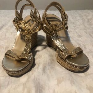 Stuart Weizmann gold glitter braided wedges size 10
